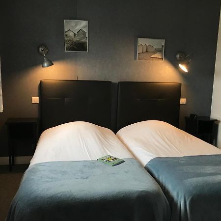 Logis Hotel-Restaurant Les Airelles Neufchâtel-en-Bray Buitenkant foto