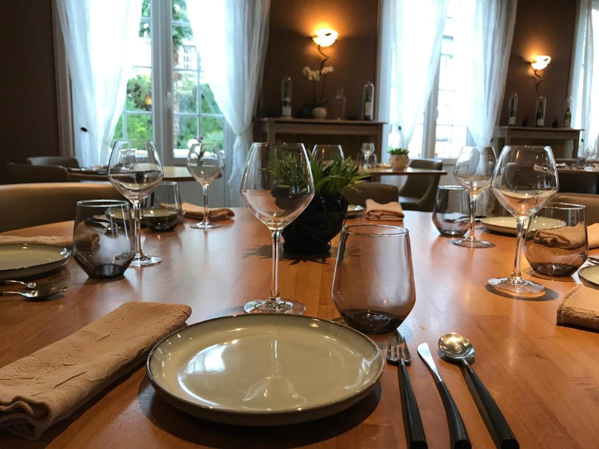 Logis Hotel-Restaurant Les Airelles Neufchâtel-en-Bray Buitenkant foto