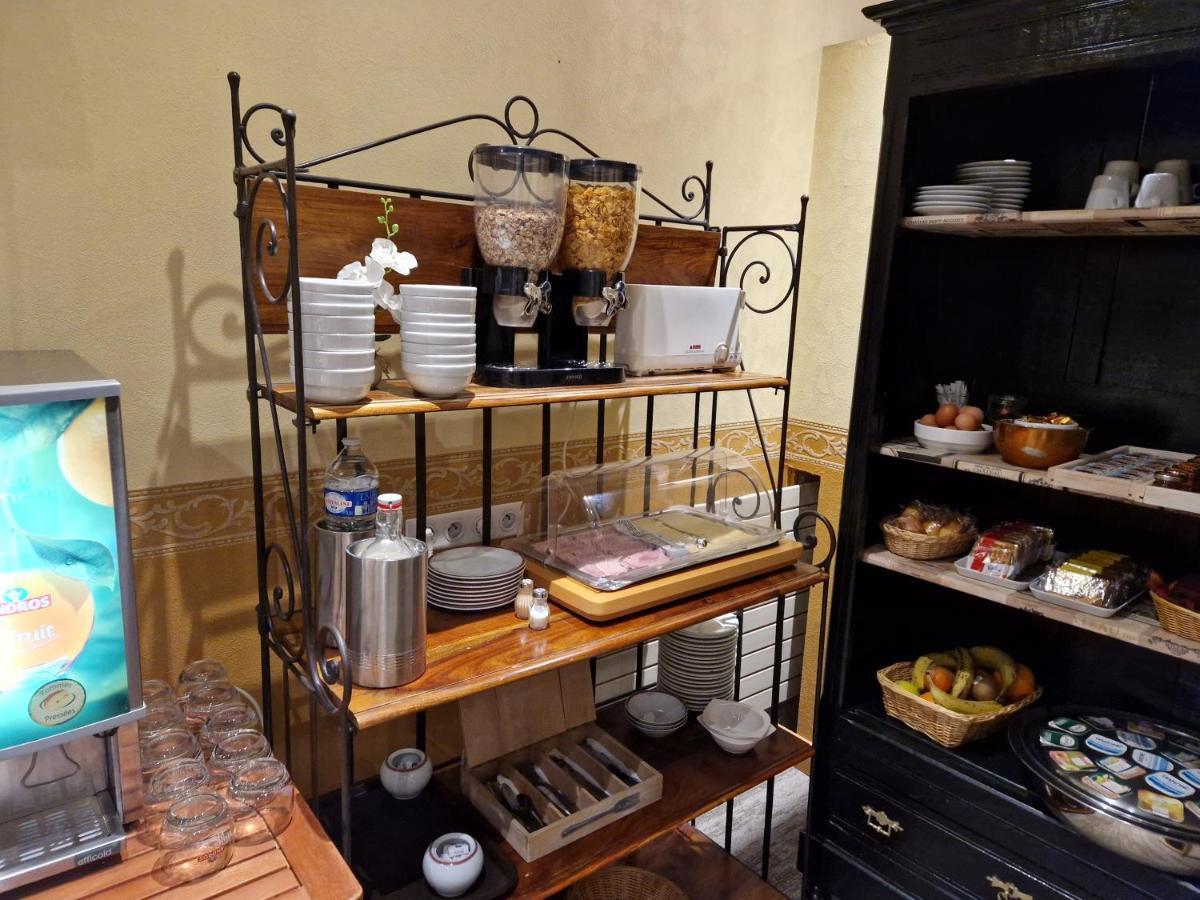 Logis Hotel-Restaurant Les Airelles Neufchâtel-en-Bray Buitenkant foto