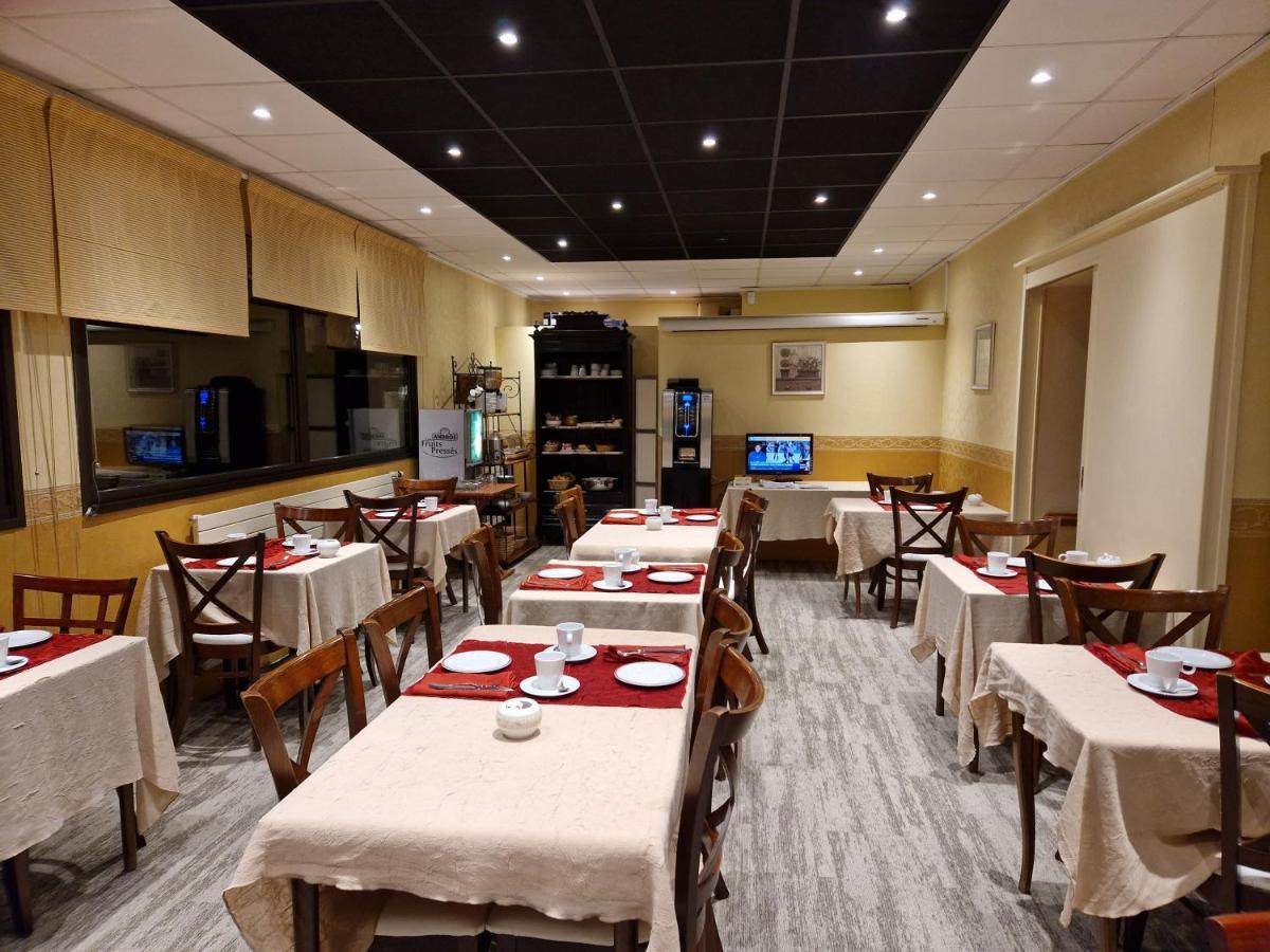 Logis Hotel-Restaurant Les Airelles Neufchâtel-en-Bray Buitenkant foto