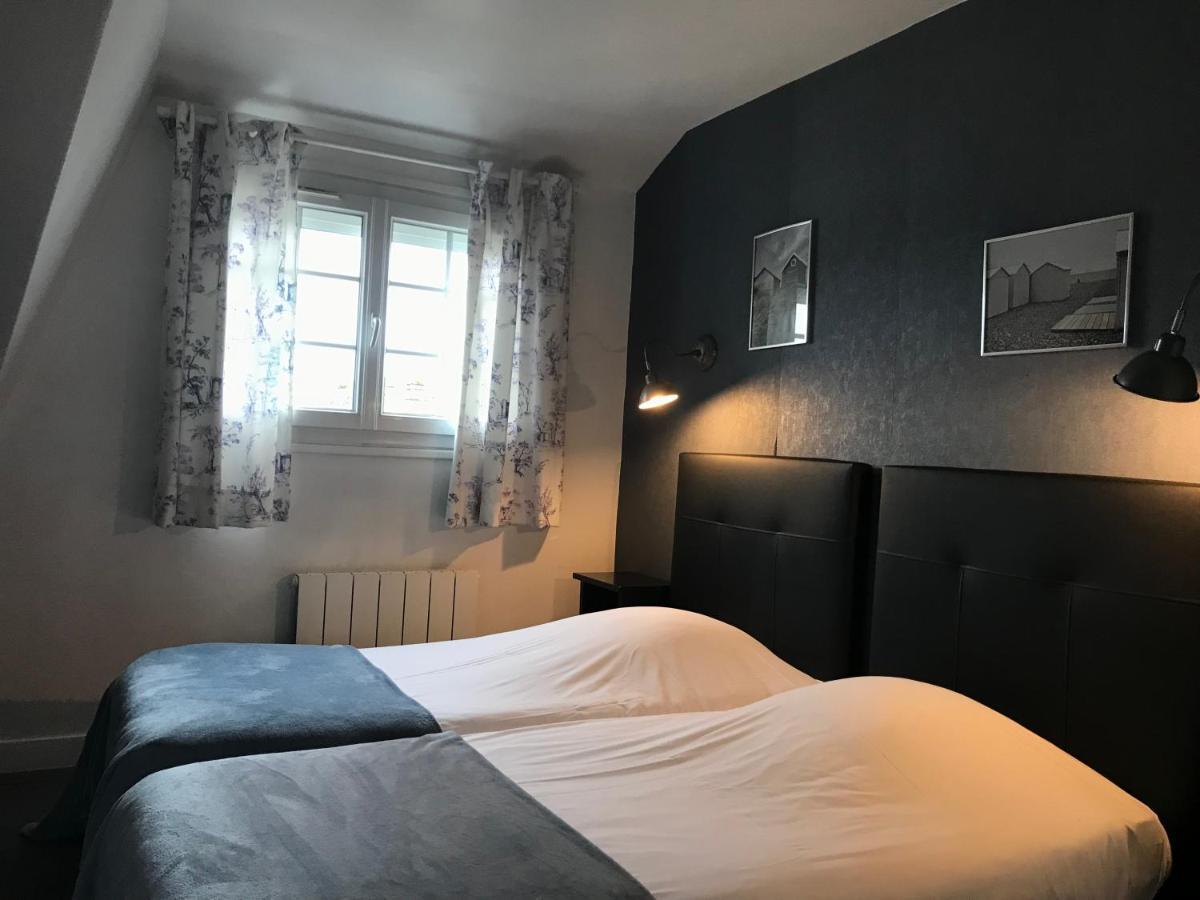 Logis Hotel-Restaurant Les Airelles Neufchâtel-en-Bray Buitenkant foto