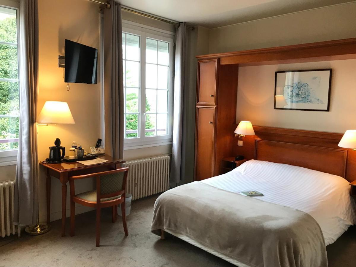 Logis Hotel-Restaurant Les Airelles Neufchâtel-en-Bray Buitenkant foto