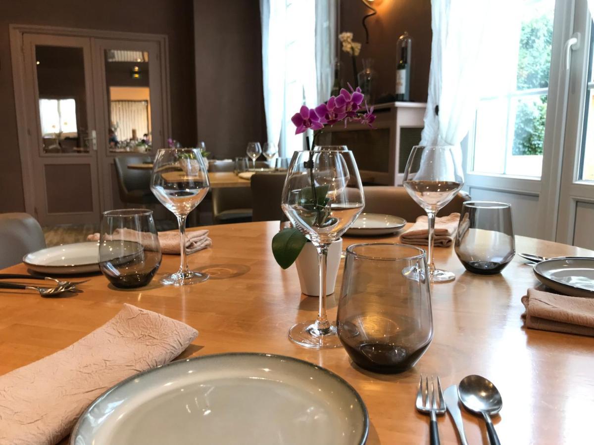 Logis Hotel-Restaurant Les Airelles Neufchâtel-en-Bray Buitenkant foto