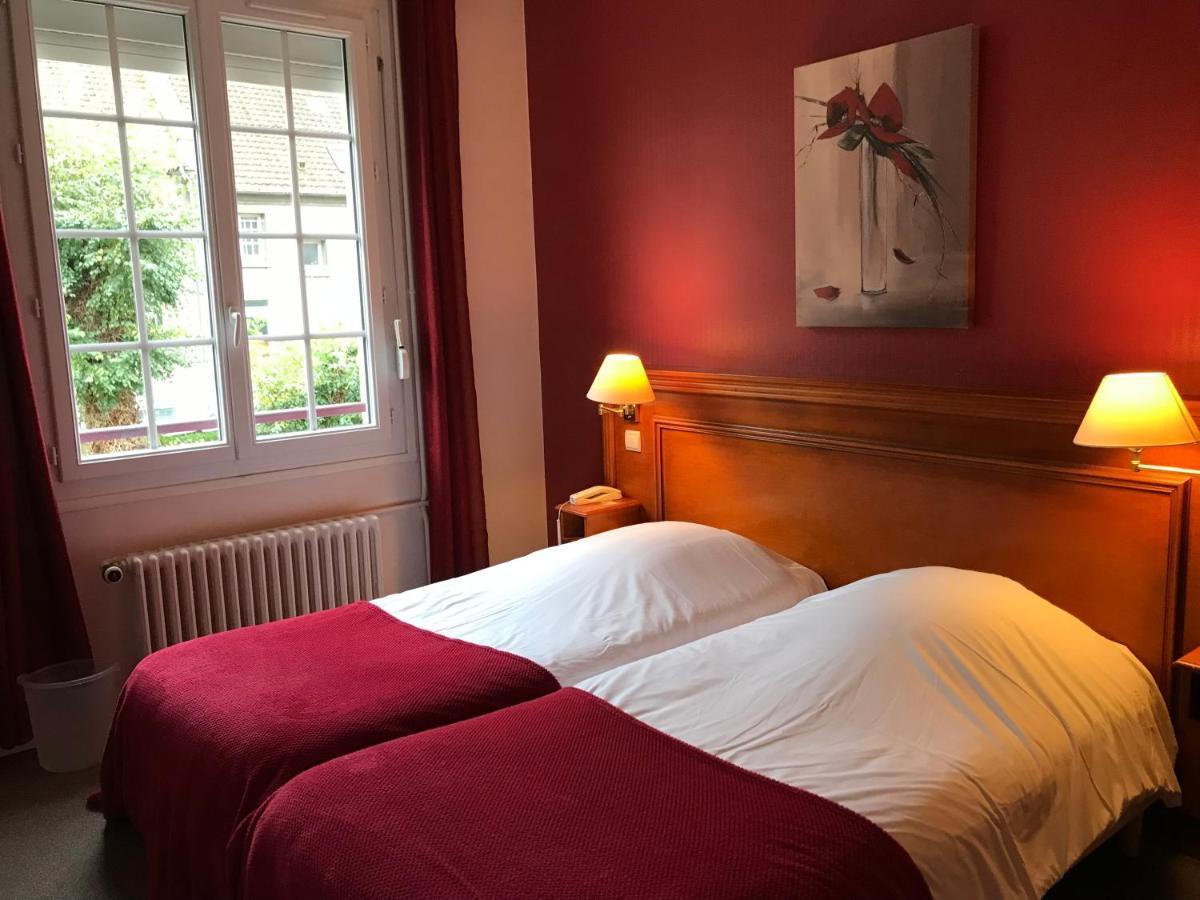 Logis Hotel-Restaurant Les Airelles Neufchâtel-en-Bray Buitenkant foto