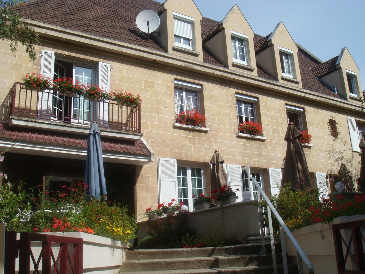 Logis Hotel-Restaurant Les Airelles Neufchâtel-en-Bray Buitenkant foto