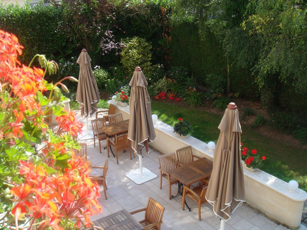 Logis Hotel-Restaurant Les Airelles Neufchâtel-en-Bray Buitenkant foto