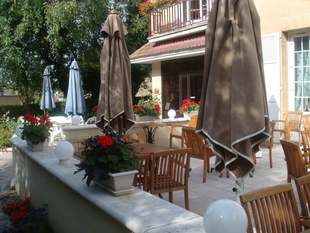 Logis Hotel-Restaurant Les Airelles Neufchâtel-en-Bray Buitenkant foto