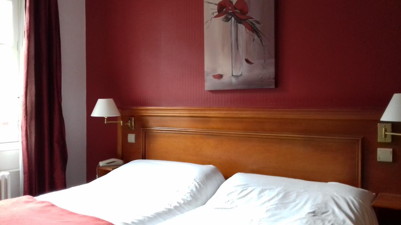 Logis Hotel-Restaurant Les Airelles Neufchâtel-en-Bray Buitenkant foto
